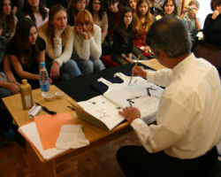 美術館長にリクエストされて最初に書く 美術館長にリクエストされて最初に書く